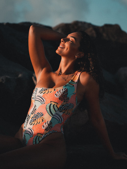 Brigitte Short Sleeve in Retro Tropical Print